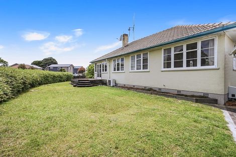Photo of property in 28 Paul Crescent, Fairfield, Hamilton, 3214