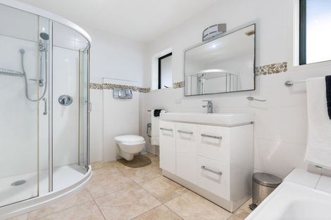Photo of property in 66 Ferry Parade, Herald Island, Auckland, 0618