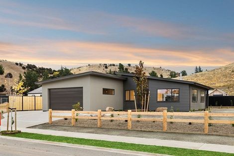 Photo of property in 6 Lake Mckay Drive, Luggate, 9382