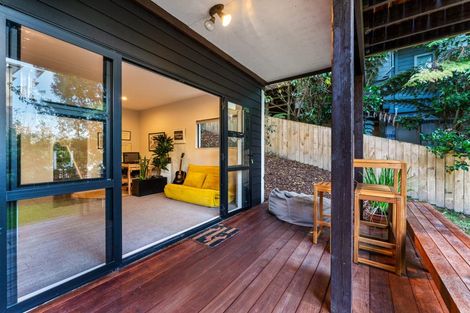 Photo of property in 2/21 Aorangi Place, Birkenhead, Auckland, 0626