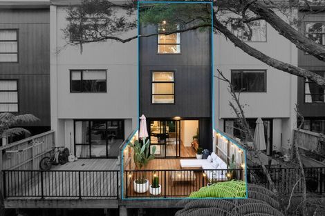 Photo of property in 33 Tokai Place, Glen Eden, 0602