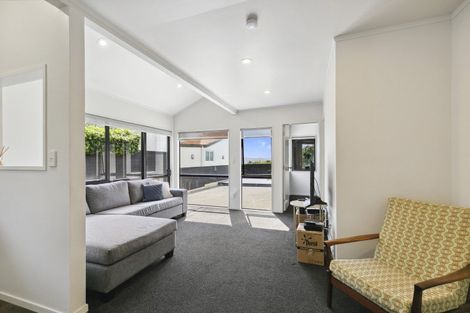 Photo of property in 8 Countess Close, Maupuia, Wellington, 6022