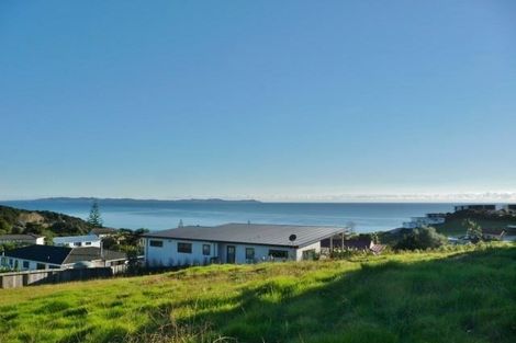 Photo of property in 39 Dudley Crescent, Cable Bay, 0420