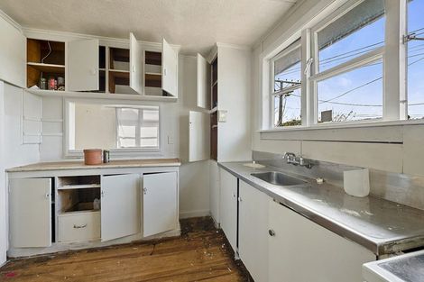 Photo of property in 77 Mould Street, Waitara, 4320