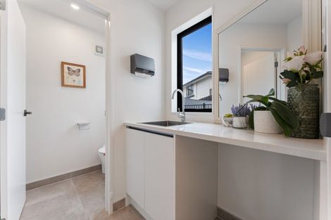 Photo of property in 116d Oaktree Avenue, Browns Bay, Auckland, 0630