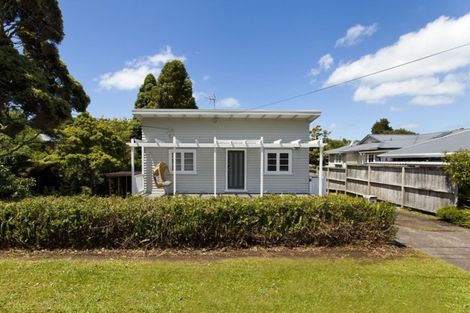 Photo of property in 39 Lyons Avenue, Murrays Bay, Auckland, 0630