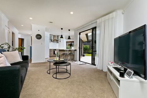 Photo of property in 33 Admirals Court Drive, Greenhithe, Auckland, 0632