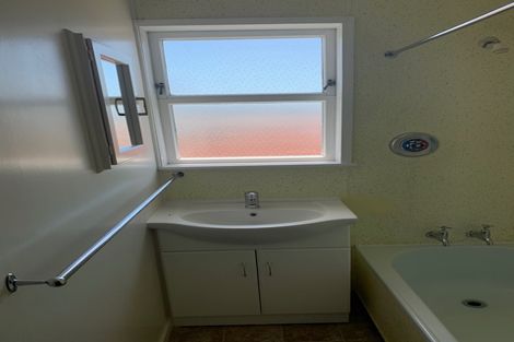 Photo of property in 4/53-55 East Street, Papakura, 2110