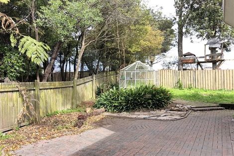 Photo of property in 5 Makepiece Place, Chatswood, Auckland, 0626