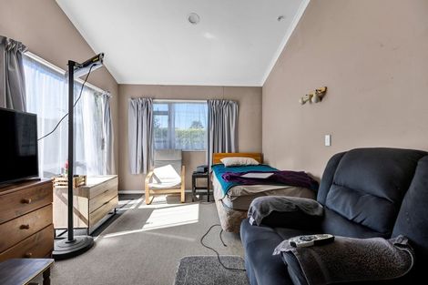 Photo of property in 10 York Crescent, Westown, New Plymouth, 4310