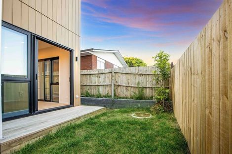 Photo of property in 2/155 Te Atatu Road, Te Atatu South, Auckland, 0610