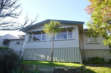 Photo of property in 2 Gow Street, Helensville, 0800
