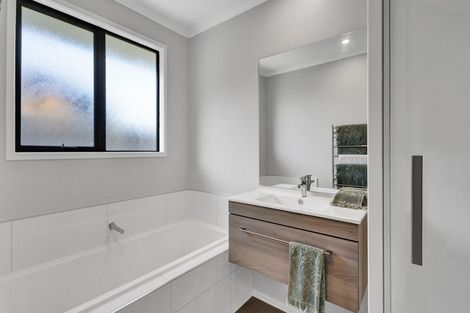 Photo of property in 8 Matau Lane, Ferndale, New Plymouth, 4310