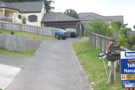 Photo of property in 22 Stephanie Close, Glenfield, Auckland, 0629