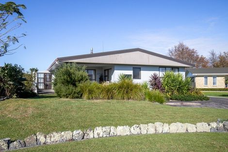 Photo of property in 5 Mcquarrie Place, Ngatea, 3503