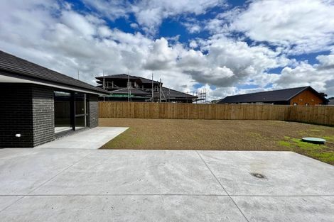 Photo of property in 24 Kerr Crescent, Patumahoe, 2679