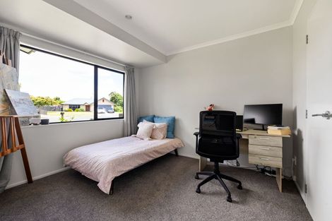 Photo of property in 13 Mangakoea Place, St Andrews, Hamilton, 3200