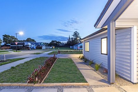 Photo of property in 8 Vogwill Road, Kumeu, 0810