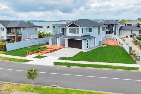 Photo of property in 16 Milano Boulevard, Karaka, Papakura, 2113