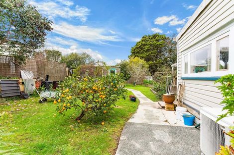 Photo of property in 10 Franklin Road, Paparoa, 0571