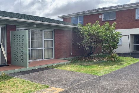 Photo of property in 1/5 Sylvan Crescent, Te Atatu South, Auckland, 0610