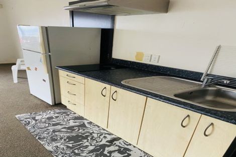 Photo of property in 39 Dress Circle, Newlands, Wellington, 6037