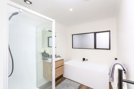 Photo of property in 4 Oliver O'leary Way, Westown, New Plymouth, 4310