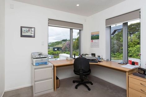 Photo of property in 32 Drayton Drive, Mount Pleasant, Christchurch, 8081