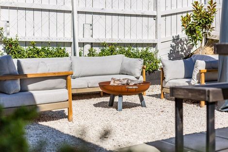 Photo of property in 11 Parkinson Close, Whitby, Porirua, 5024