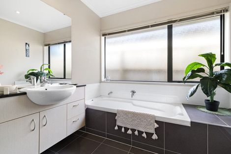 Photo of property in 18 Kauri Road, Pukekohe, 2120