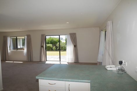 Photo of property in 125 Queens Road, Waikanae Beach, Waikanae, 5036