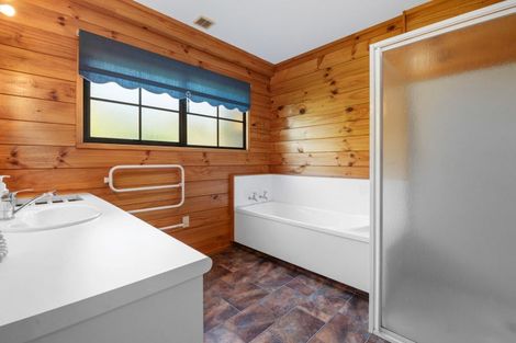 Photo of property in 38 Gemini Place, Kawaha Point, Rotorua, 3010