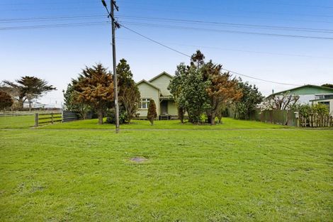 Photo of property in 53 Riemenschneider Street, Manaia, 4612