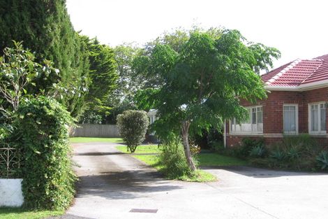 Photo of property in 5 Crockett Lane, Henderson, Auckland, 0610