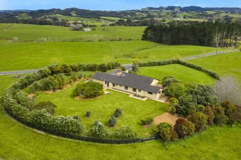 Photo of property in 905 Old North Road, Waimauku, 0882