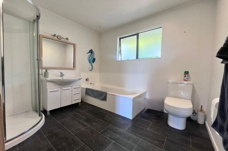Photo of property in 4 Kinloch Place, Papakowhai, Porirua, 5024