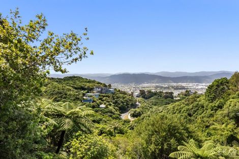 Photo of property in 60 Maungaraki Road, Korokoro, Lower Hutt, 5012