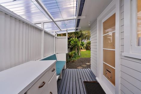 Photo of property in 9 Devon Street, Te Atatu South, Auckland, 0610