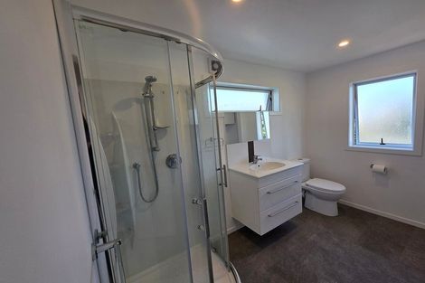 Photo of property in 2a Holiday Road, Stanmore Bay, Whangaparaoa, 0932