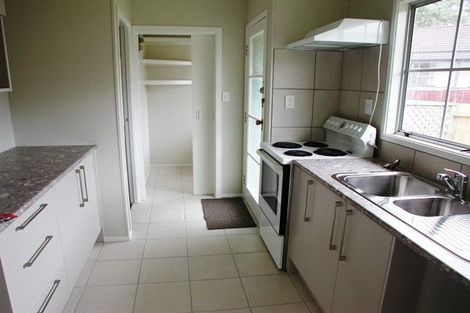 Photo of property in 33 Claverdon Drive, Massey, Auckland, 0614