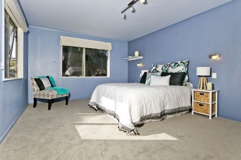 Photo of property in 24 St Lucia Place, Unsworth Heights, Auckland, 0632