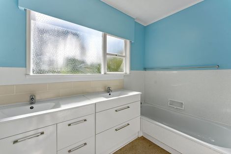 Photo of property in 39 Neptune Avenue, Beach Haven, Auckland, 0626