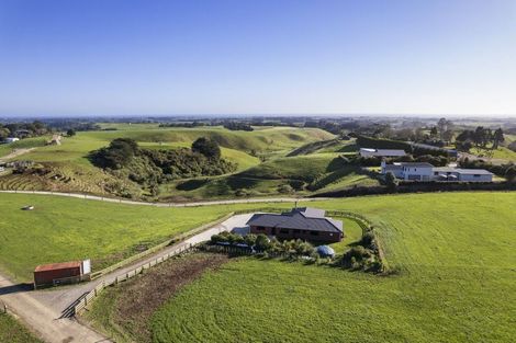 Photo of property in 890a Otaraoa Road, Tikorangi, Waitara, 4383