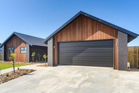 Photo of property in 48 Vaucluse Heights, Fitzherbert, Palmerston North, 4410