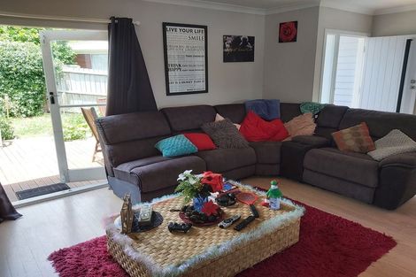 Photo of property in 4 Gregg Place, Sunnyvale, Auckland, 0612