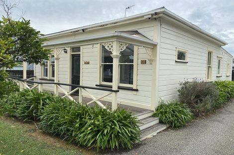 Photo of property in 11 Edgeware Road, Palmerston North, 4410