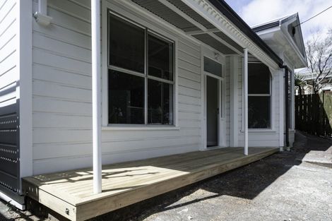 Photo of property in 40 Te Wharepouri Street, Berhampore, Wellington, 6023