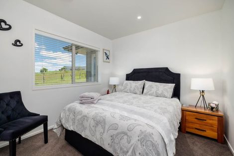 Photo of property in 8 Fernbird Grove, Kerikeri, 0294
