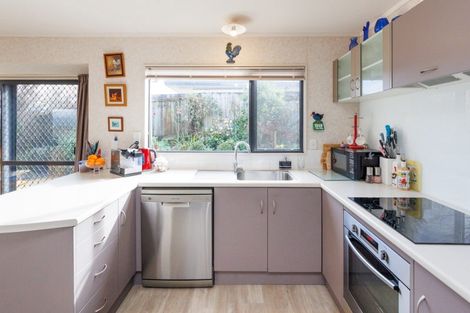 Photo of property in 6 Jordan Way, Kelvin Grove, Palmerston North, 4414