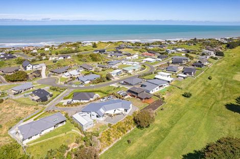 Photo of property in 35 Golf Vue Place, Castlecliff, Whanganui, 4501